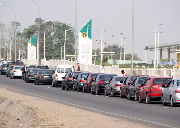 Buhari  apologizes to restive Nigerians over excruciating petrol shortage, power blackouts