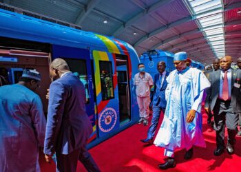 Buhari inaugurates Lagos Blue Rail line
