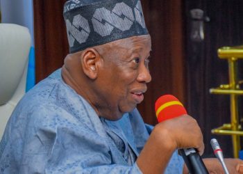 Ganduje condoles with Niyi Akinsiju on mother’s death